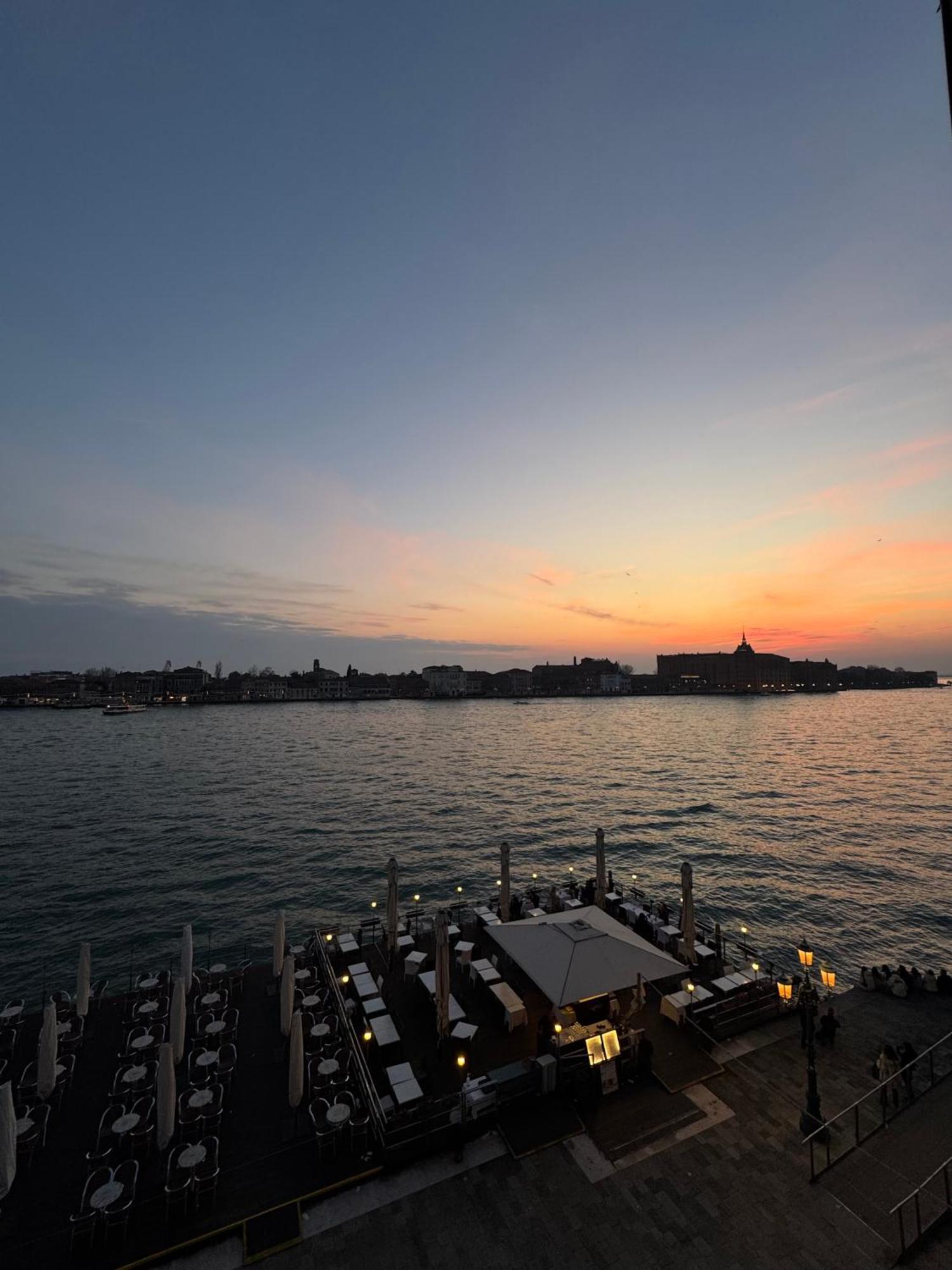 Appartamento Con Vista Zattere Venedig Exterior foto